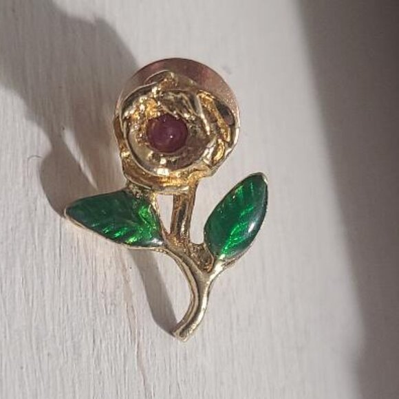 Gold Rose Red Rhinestone Flower Vintage Lapel Pin Tie Tack Brooch - Picture 1 of 4